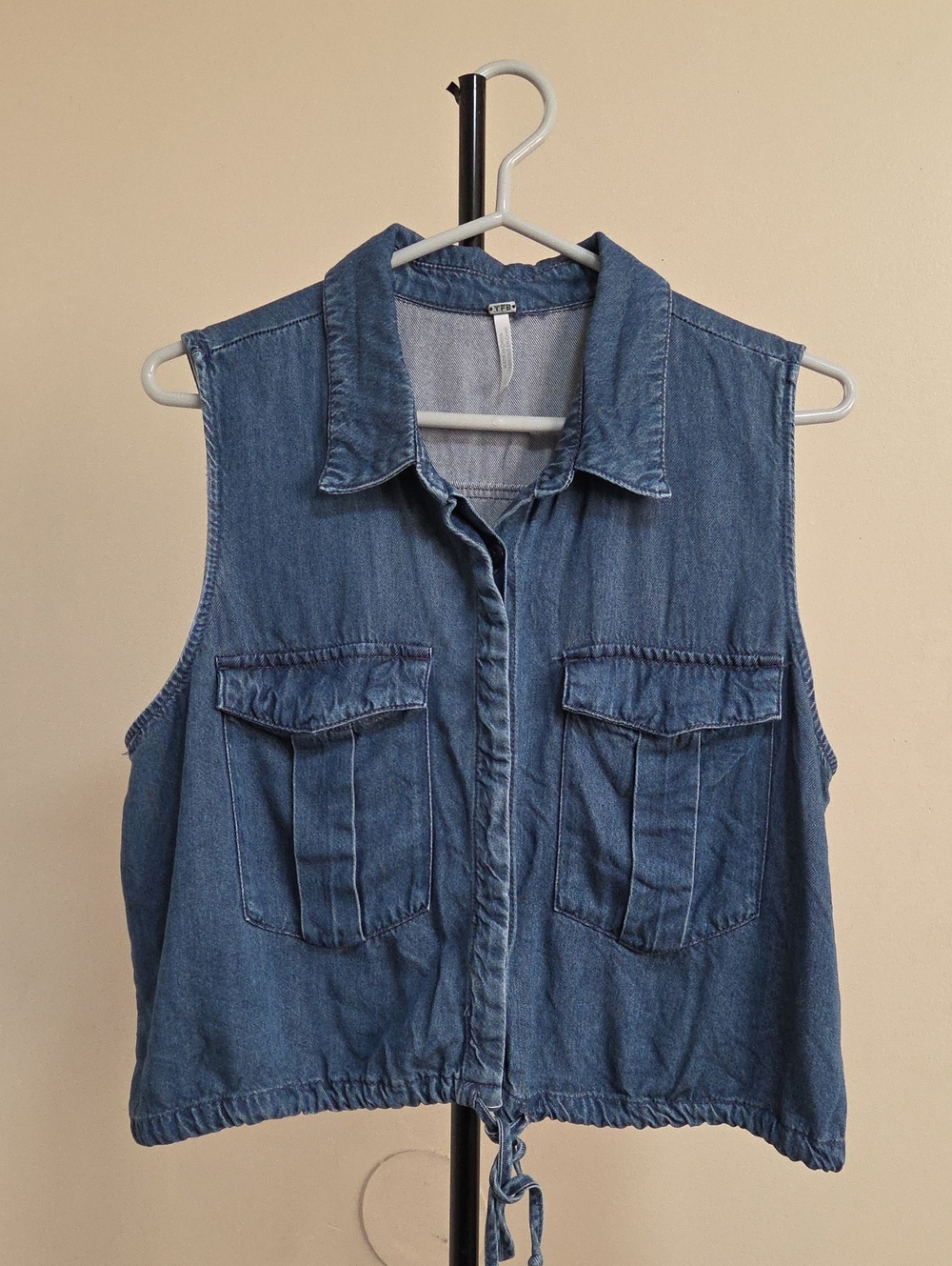 Young Fabulous & Broke Blue Denim Sleeveless Button-Front Tie-Hem Top